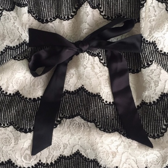 NY&C Eva Mendes sleeveless lace dress - Picture 3 of 6